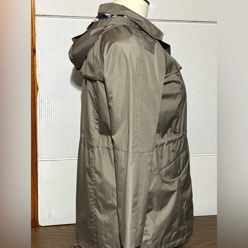 Croft & Barrow ladies XL waterproof front zip/snap hooded jacket  34”L 23” p2p